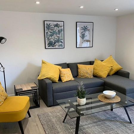 The White House Flat By Select Sa Apartment Reading Exterior photo