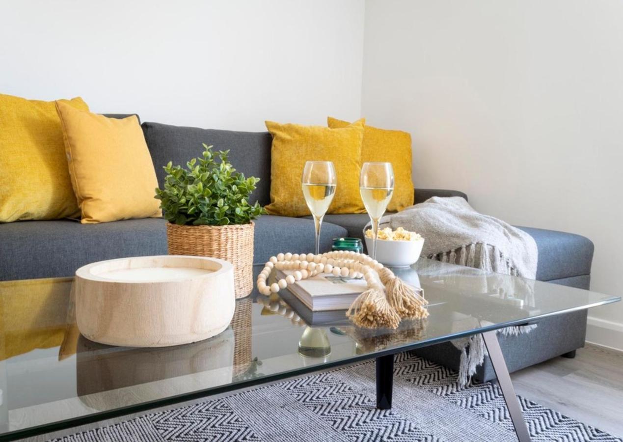 The White House Flat By Select Sa Apartment Reading Exterior photo