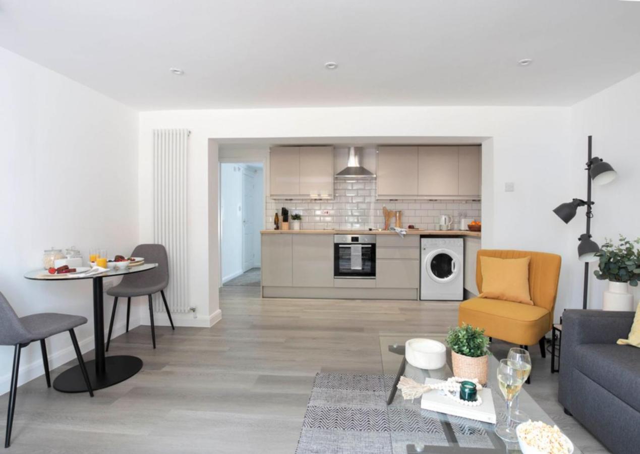 The White House Flat By Select Sa Apartment Reading Exterior photo