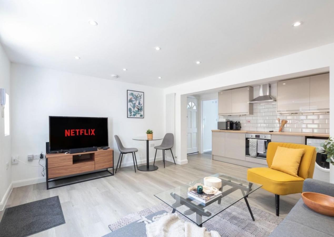 The White House Flat By Select Sa Apartment Reading Exterior photo