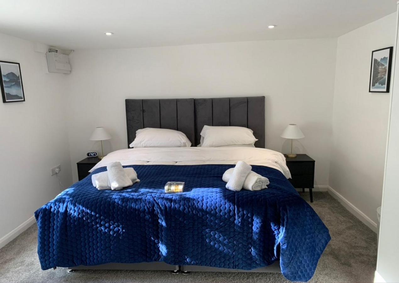 The White House Flat By Select Sa Apartment Reading Exterior photo